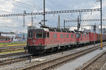 Re 10/10, mit den Loks 11666 und 11342, durchfahren den Bahnhof Pratteln.