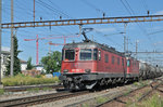 Re 10/10, mit den Loks 620 006-1 und 11316, durchfahren den Bahnhof Pratteln.