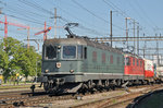 Re 10/10, mit den Loks 11663 und 11322, durchfahren den Bahnhof Pratteln.