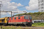 Re 420 244-6 durchfährt am 22.07.2024 den Bahnhof Pratteln.