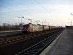 Re481 005-7 der SBB bei der durchfahrt in Berlin Schnefeld Flughafen am 4.4.05