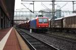 Die Schne RE 481 006-5 im Wilhelmshher Bahnhof in Kassel.
Am 18.08.10