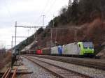 Re 485 01? und BR 185 353 mit GZ bei der Durchfahrt in Hohtenn am 1.12.2007