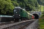 Die Lok wurde vor hundert Jahren in Betrieb genommen. Zu diesem Anlass hat SBB-Historic eine grösser Ausfahrt unternommen. Aufgenommen habe ich den Zug in Burgdorf BE bei der Ausfahrt aus dem Tunnel.