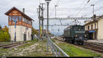 SBB Historic Ae 4/7 10976 mit Sonderfahrt  Fahrt ins Blaue  am 17. Oktober 2020 beim Umfahren des Zuges in Kerzers.