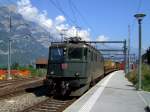 Die Ae 6/6 11511 am 27.08.2008 bei der Durchfahrt mit einem Gterzug in Mhlehorn am Walensee 