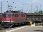 Ae 6/6 11437 mit einem GZ bei der Durchfahrt von Basel Bad.