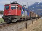 Ae 610 496-2, „Stadt Wil“, in Fahrtrichtung Sargans hat am 06.03.2012 zwischen Sevelen und Trbbach gerade die Station Weite (SG) passiert.