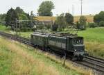 Überfuhr RFe 4/4 601, ehemals OeBB, SZU, SBB nach Brugg mit der Ae 4/7 10950 bei Niederbipp am 6. August 2022.
Foto: Walter Ruetsch