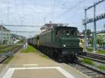 Die Ae 4/7 10905 mit einem Historischen Zug bei der Einfahrt in St.Margrethen.