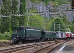 SBB: Ae 4/7 10976 mit dem Sonderzug Lausanne - St-Maurice bei der Einfahrt in den Bahnhof St-Maurice am 9.