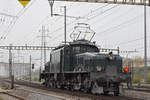 Ce 6/8 III 14305  Krokodil  von SBB Historic, durchfährt bei sehr schlechtem Wetter solo den Bahnhof Pratteln. Die Aufnahme stammt vom 23.11.2019.