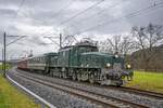 Ce 6/8''' 14305 auf dem Weg nach Wettingen, aufgenommen kurz vor Schinznach Bad am 04.12.2021. Beste Grüsse zurück in die Lok und danke für den Gruss.