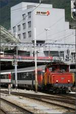 Ee 3/3 16427 mit Zusatzmodul vor dem Postgebude Sd in Chur.