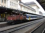 SBB - Rangierlok Ee 3/3  16406 mit 3 Personenwagen im Bahnhof Lausanne am 10.05.2010