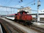 SBB - Rangierlok Ee 3/3 16365 mit SOB Personenwagen bei Rangierfahrt im Bahnhof von Romanshorn am 27.04.2012 