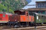 Ee 3/3 16445 mit historischem SBB Historic Wagen vor dem Lokschuppen Erstfeld.Bild vom 27.6.2015