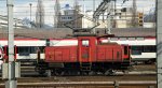 Die Ee 3/3 16442 steht am 29.03.2010 arbeitslos auf einem Abstellgleis in Luzern. Der Bahnhof Luzern besitzt zurzeit 2 Ee 3/3, von denen die eine den ganzen Tag im Einsatz steht und die zweite nur zu Stosszeiten einrckt. Luzern wird in einiger Zeit trotzdem 2 Ee 922 erhalten.