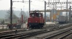 Am 09.04.10 stellt das Rangierfahrzeug von Lupfig die Ee 3/3 16396 dar. Viele Container mit der Aufschrift  Bertschi AG Drrensch  werden von ihr auf Containertragwagen rangiert.