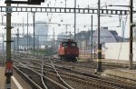 Eine Ee 3/3 16393 beim Rangieren in Zrich HB im Mrz 2010.