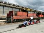 SBB - Grosse Lok / Kleine Lok Fahrzeugausstellung im SBB Werksttteareal Biel/Bienne mit der Rangierlok Ee 6/6 16820 und einer Dampflok auf einem Rundkurs anlsslich der 150 Jahre Feier des Jurabogens am 26.09.2010
