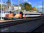 SBB - Rangierlok Ee 922 001-6 mit Personenwagen abgestellt im Bahnhofsareal des Bhf.