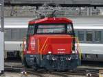 SBB - Ee 922 004-7 unterwegs im Bahnhof Basel SBB/SNCF am 02.04.2010