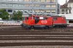 Ein kleines Rennen am Feierabend. Zum Glck gibt es noch Eisenbahnwagen bei denen man das Fenster ffnen kann. Re 4/4 und Ee 922 auf dem Weg ins Abstellgleis.
