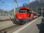 Ee 922 011 beim rangieren eines IR Brig-Genf im Bahnhof Brig, 23.10.2010.