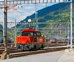 Elektrische Zweifrequenz-Rangierlok (Ee 2/2) Ee 922 011-2 der SBB am 27.05.2012 rangiert in Brig zwischen Depot und Bahnhof.