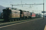 SBB: Re 4/4II 11130 + Ce 6/8I 14201 Köfferlilok 1919 + Ce 4/4 2 Marianne (Testlok Seebach-Wettingen) 1932 bei einem Zwischenhalt in Oberbuchsiten im Jahre 1998.