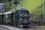 Extrafahrt von SBB Historic am 28.08.2021, Ce 6/8 III 14305 Richtung Sissach BL, Ankunft im Bahnhof Läufelfingen, Ausfahrt aus dem alten Hauensteintunnel.