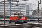 Ee 922 016-1 rangiert beim Bahnhof SBB.