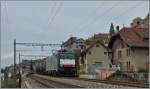 Der Weg des geringsten Widerstands von Nord nach Süd führt über St-Saphorin! Dieser  Philosophie folgt zumindest dieser Bio-Öl Zug von den Niederlanden nach Italien via Basel - Olten - Lausanne - Domodossola. Die führende ES 64 F4 113 befördert den Zug von Holland bis Domosossola und verbringt dann ein paar Tage in Brig. 
St-Saphorin, den 25. Mai 2014