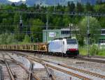 RailPool - Lok 186 102-0 vor Güterzug bei der durchfahrt in Gwatt am 14.05.2015