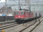 SBB - Re 4/4  11340 mit Re 6/6 11666 vor Gterzug im Bahnhofsareal von Sissach am 07.04.2013
