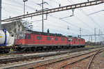 Re 10/10, mit den Loks 11280 und 11676, durchfahren den Bahnhof Pratteln. Die Aufnahme stammt vom 07.06.2016.