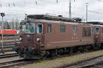 Re 425 193 der BLS steht in der Abstellanlage beim badischen Bahnhof.