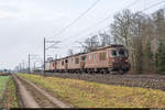 BLS Re 4/4 182 und 185 mit den ausgeschlachteten Re 4/4 181 und 177 auf dem Weg zum Verwerter in Waldibrücke im Schlepp und der 187 007 am Zugschluss am 5.