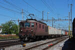 Re 425 184 der BLS durchfährt den Bahnhof Pratteln. Die Aufnahme stammt vom 14.06.2021.