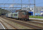 BLS - Not Schnapp-Schuss des Unverhofft kommender Extrazuges der BLS mit der Re 4/4  185 mit 3 Steuerwagen 1+2 Kl. (ABt)  + 3  Personenwagen 2 Kl.(B) bei der Durchfahrt im Bhf. Rupperswil am 2024.08.16 ... 2 Sekunden Später kam von Hinten ein IC der leider keine Weiteren Bilder des BLS Zuges zuliess... 