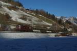 Re 4/4 163 fährt am 08.12.2013 mit dem RE von Boltigen Richtung Spiez, aufgenommen kurz nach Grubenwald.