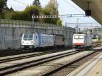 Railpool + BLS + I-XRI - Lok 187 006-2 im Schlepp eine BLS Re 4/4 und Lok 186 908-6 im Bahnhofsareal in Spiez am 08.10.2014