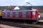 1800 KW (knapp 2500 PS) leistete diese Lok schon 1946, Ihrem Geburtsjahr. Noch heute ist sie ein Leistungstrger im Fuhrpark der Centralbahn AG, Basel. Re 4/4 I (10019) festgehalten im Bahnhof Plochingen an der KBS 780 am 29.07.2008 vor einem Bauzug.