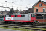 Von TRAVYS zu ROMBERG SERSA RAIL GROUP.
Nun ist der Besitzerwechsel erkennbar.
Re 420 503, ehemals SBB, BLS, TRAVYS in Aarberg am 17. Januar 2017.
Foto: Walter Ruetsch