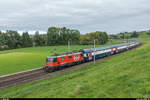 Re 420 211 mit HVZ-Dosto als Entlastungszug St. Gallen - Zürich als Doppelführung zum EC aus München, der wegen dem Oktoberfest sehr gut ausgelastet war am 1. Oktober 2017 bei Gossau SG.