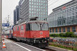 Re 420 226-3  LION  wartet im Bahnhof Zürich Altstetten.