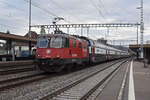 Re 420 218-0  Lion  durchfährt den Bahnhof Rupperswil.