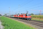 Zurzeit kommen vermehrt wieder Re 420 Lion vor normalen Reisezgen zum Einsatz. Selten gibt es sogar eine Doppeltraktion; so auch heute vor dem IR 2265 zwischen Zrich HB und St. Gallen; Re 420 213-1 und Re 420 209-9 bei Bassersdorf, 25.09.2016.