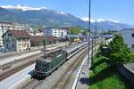 Dispo Lausanne als Ersatz IR 1815 bei Einfahrt in Sierre/Siders, wo der Zug Baustellen bedingt wendet und zurck als IR 31718 nach Genf Flughafen fhrt. Der Pendel besteht aus; Re 4/4 II 11161 | 420 161-2, 2 A EWI, 2 B EWI und Re 4/4 II 11200 | 420 200-8, 30.04.2017.